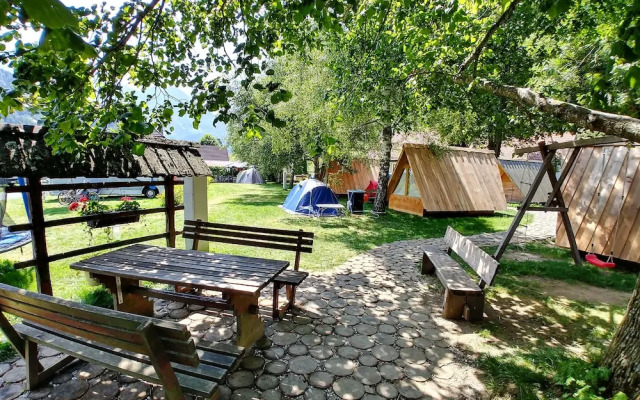 Cvet gora - Camping, Glamping and Accomodations - Hostel