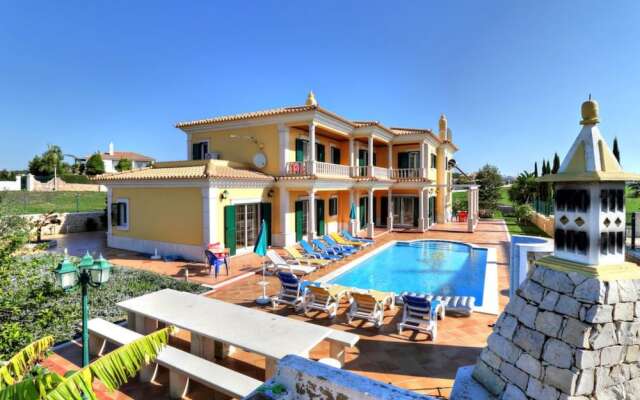 Villa - 5 Bedrooms with Pool and WiFi - 107490