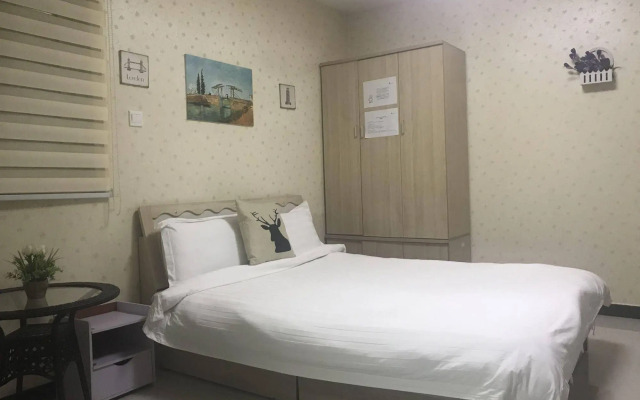 Mr. Vinegar Apartment