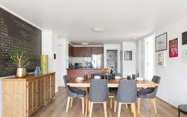 A 3BR Apt Next to Southern Cross, Free Parking