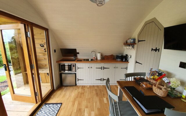 Cilsane Lodges-towy With hot tub