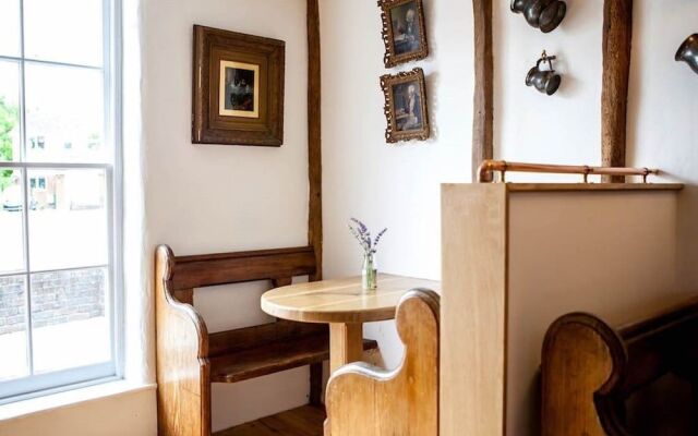 The Horse & Cart Inn