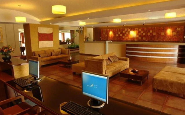 Hotel El Lago by Luoxo