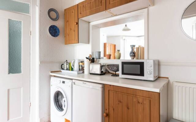 Bright and Cosy 1 Bedroom Flat Close To Marina