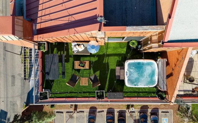 The Lost No Service Fees Penthouse Hot Tub