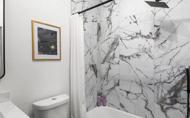 Chic 4BR Getaway Near NRG TMC