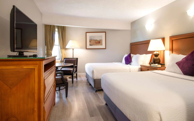 Coast Parksville Hotel
