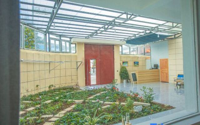 Shangri-La Viewing Pinsu Inn