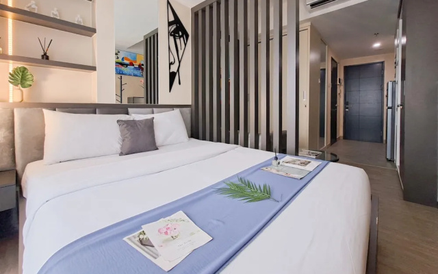Strategic Studio At Apartment Collins Boulevard – Guest Rooms – Tangerang
