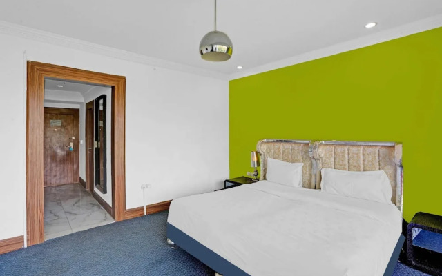 Townhouse 808 Royal Palms Shared Serviced Apartment by OYO Rooms