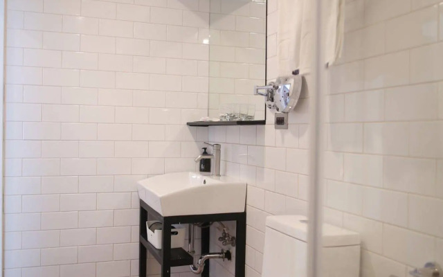 Daan Park Hotel - Hostel