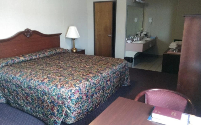 Candlewick Inn And Suites