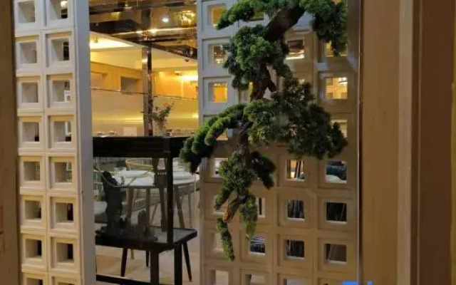 Shanghai Puyi Hotel (Yuyuan Laoximen Subway Station Branch)