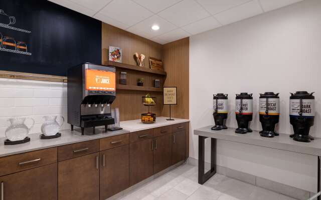 Hampton Inn & Suites Marina