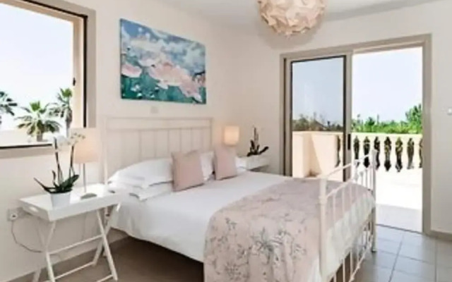 Sunset Villa Retreat in Agios Georgios