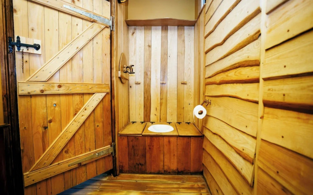 Luxury Glamping Retreat in Battle