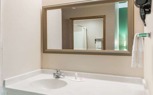 Super 8 by Wyndham Mt. Carmel IL