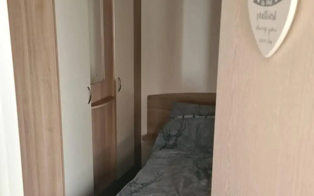 2 Bed Lodge - Sleeps 5 - Parking - Pets - Wifi