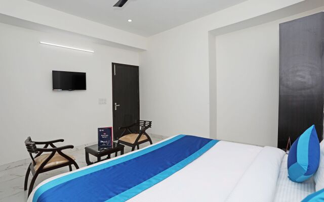 OYO Rooms Huda City Center Market District