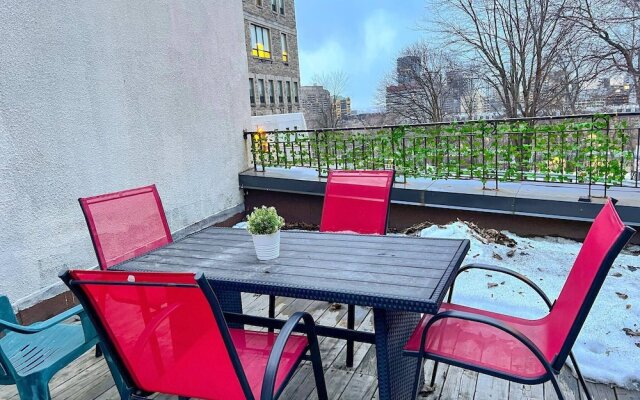 Chic Townhome With Garage Dt Mtl