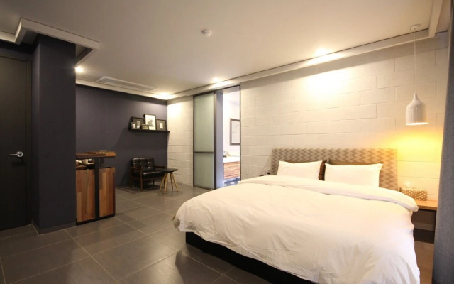 Busan Yeonsan Togok Brown Dot