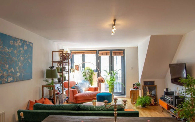 Charismatic 2 Bedroom Duplex in Shoreditch