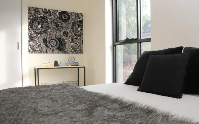 Charming 2 Bedroom Apartment In Richmond Close to MCG