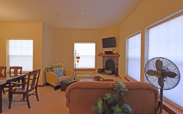 Sunny Woods Acres Near Golf & Adventure Park