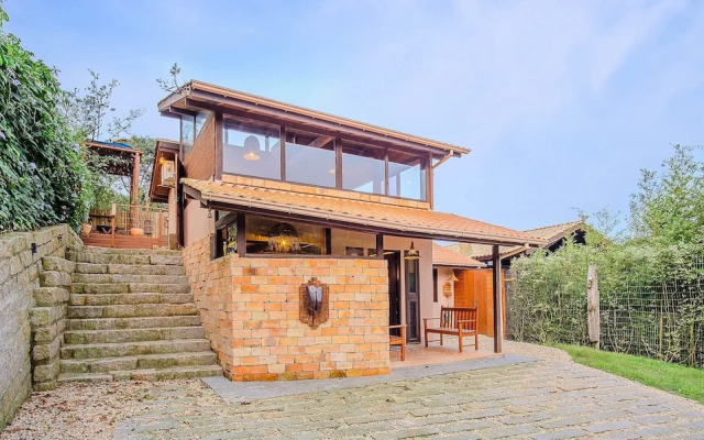 House With Valley View Near the Center - Mrv0001