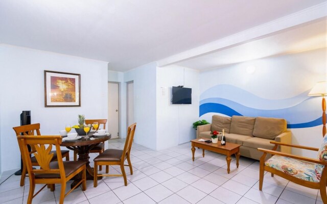 Amazing 2BR 1BA w Pool Close to the Beach BBQ