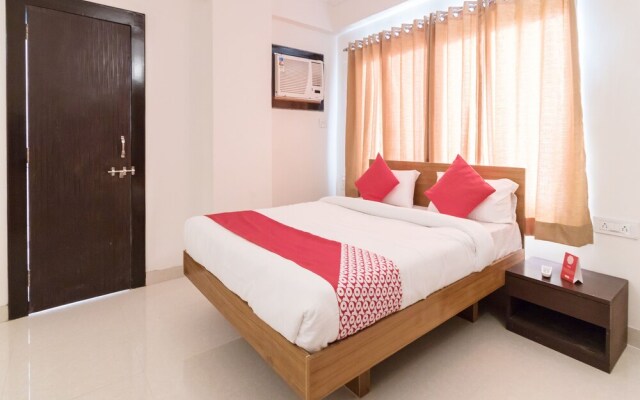 OYO Home 11410 Modern 3BHK Goverdhan Villas