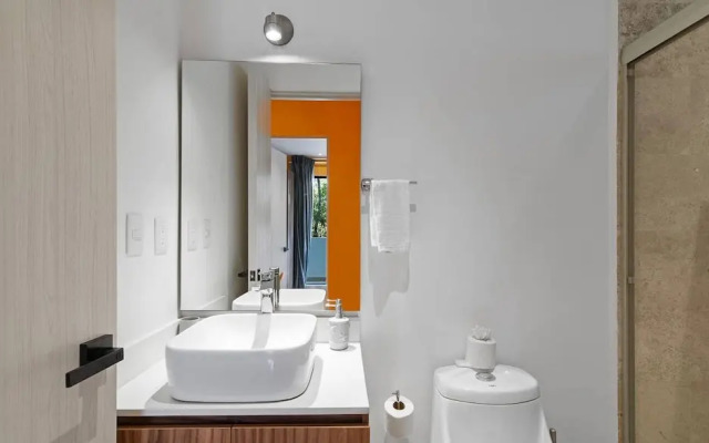 1 Br. LX Amenities Prime Location