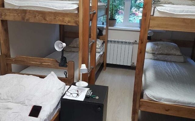 MAK mini hotel - Hostel