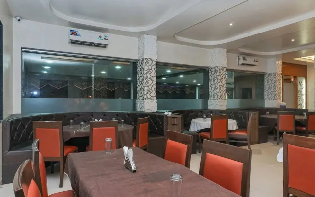OYO 24674 Hotel Rajshree
