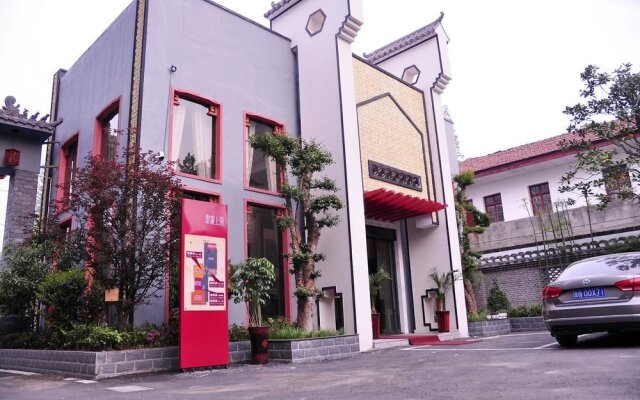 Jingzhou Yunlongshangfang Boutique Hotel