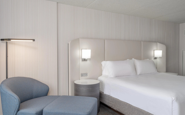 Crowne Plaza Indianapolis-Airport by IHG