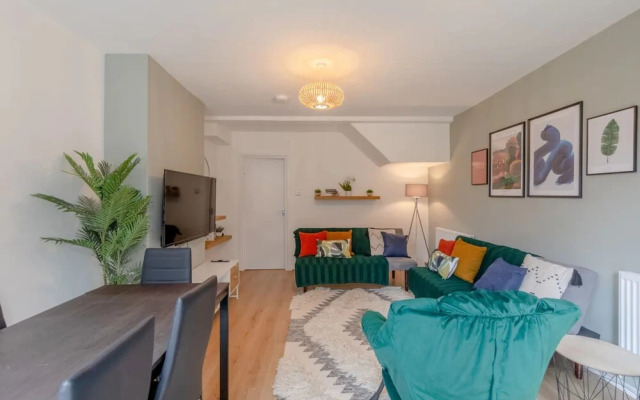 Central 3 Bedroom House With Garden