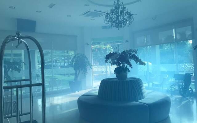 Capital O 89350 Aurora Boutique Hotel