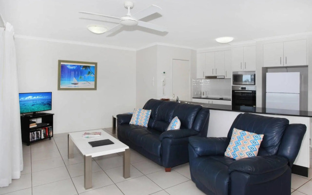 Unit 4 'Beaumont Sur Mer', Coolum Beach