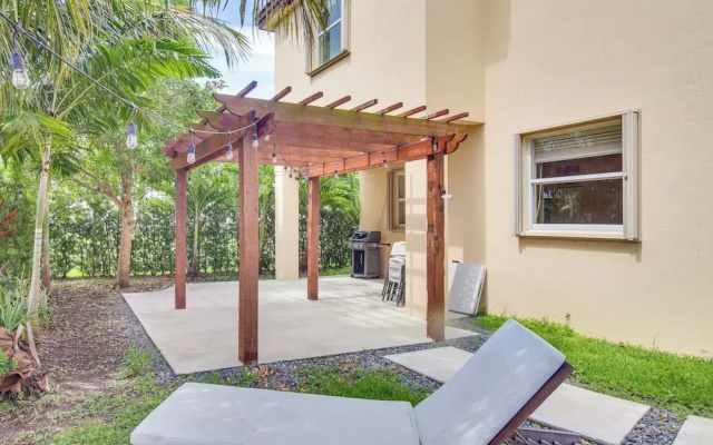Yard w/ Lake View: Remote Working Hub in Homestead - фото 3