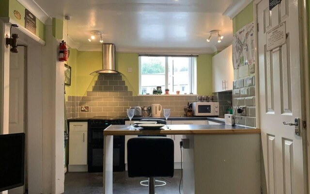 Historical GWR Building - Charming 1 bed Apartment