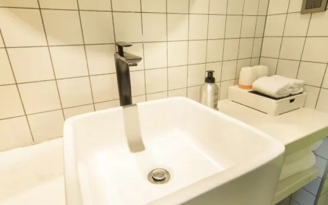 Happy Inn Hotel (Zhengzhou Erqi Wanda Plaza South Third Ring)