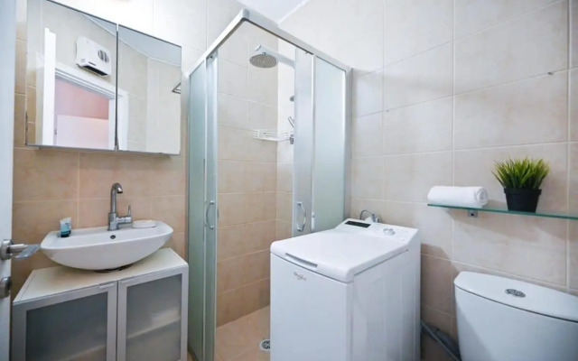 Cool & Fun 2BR in Rotshilde area by HolyGuest