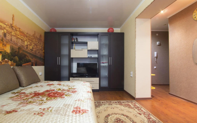 Green FOX на улице Вячеслава Мейера 13