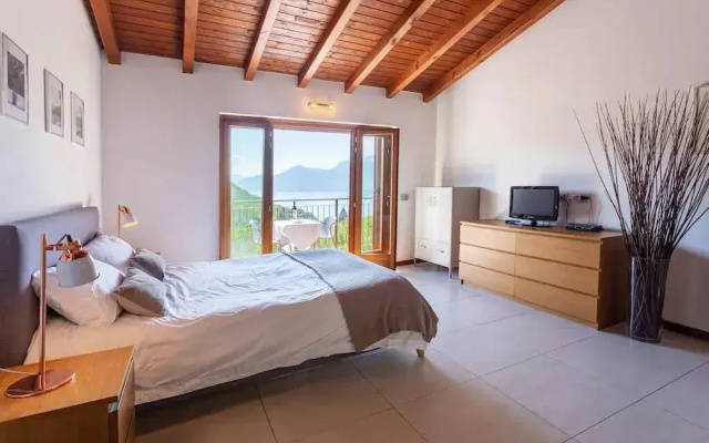 Dumenza Villas