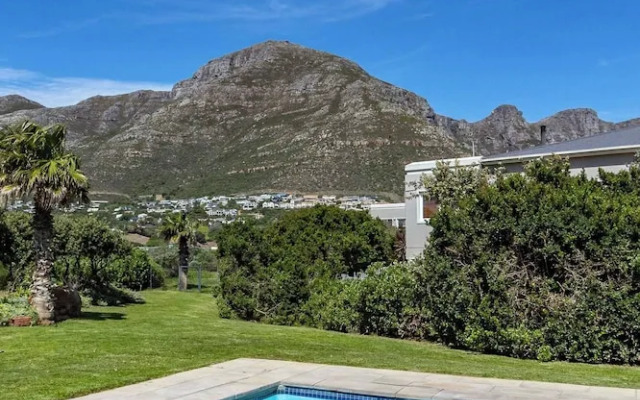 Beachfront Villa, Beach Club, Houtbay