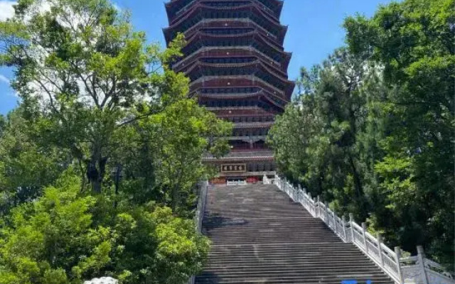 Pinyou Smart Hotel (Qujing Nancheng Store)