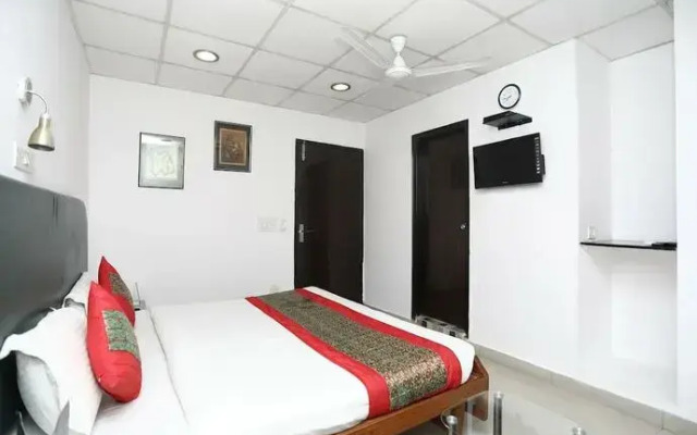 OYO 14777 White Tiger Villa