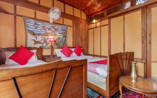 Vaccinated Staff- OYO 24812 Houseboats by Vanda Group