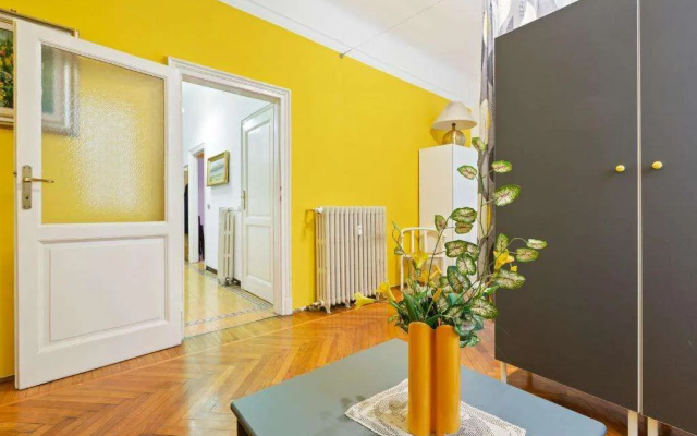 Loreto Courtyard Apartment